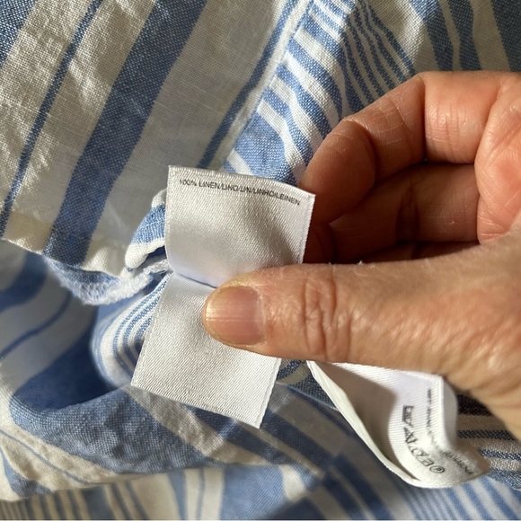 Jones New York Women’s Button down Collared Shirt Size Medium Blue/white VGUC - Picture 12 of 12